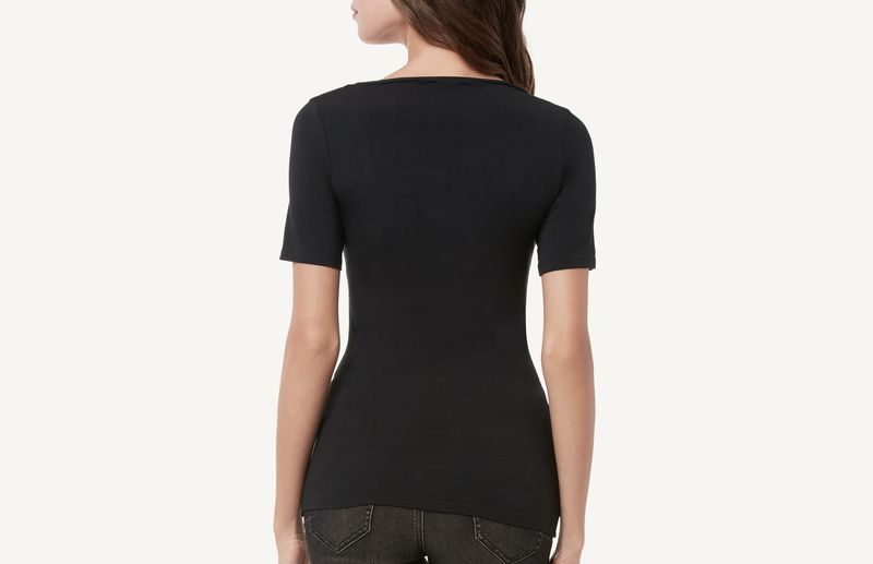CM105A_wear_019_B