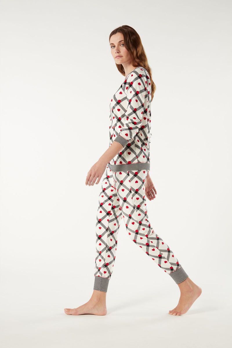 PLD824_284I_4-PIJAMA-COMPRIDO-COM-ESTAMPADO-DE-CORACOES-E-BOLINHAS