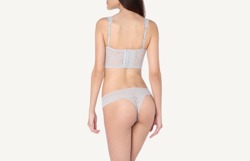 SBD89P_9883_2-BRASILEIRA-EM-RENDA