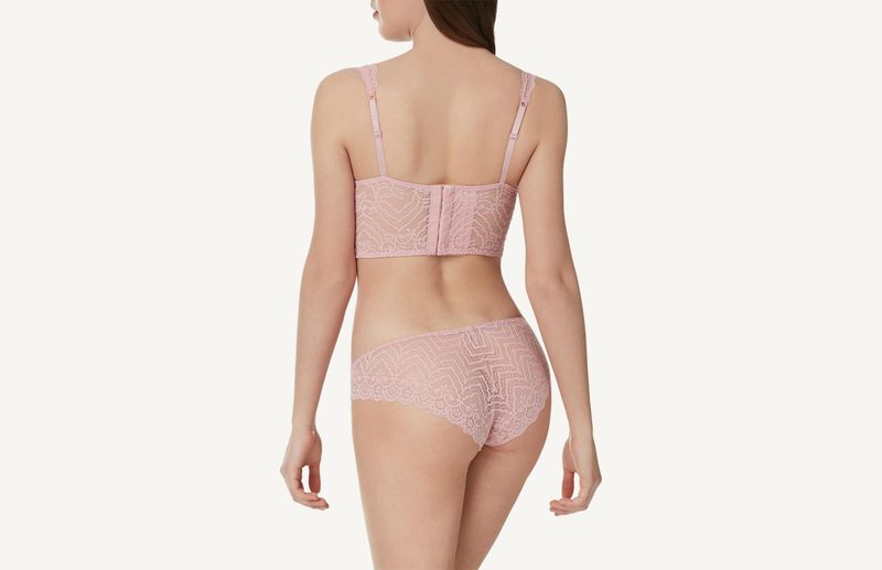 SI89P1_7854_2-CUECA-EM-RENDA-DE-CINTURA-DESCIDA