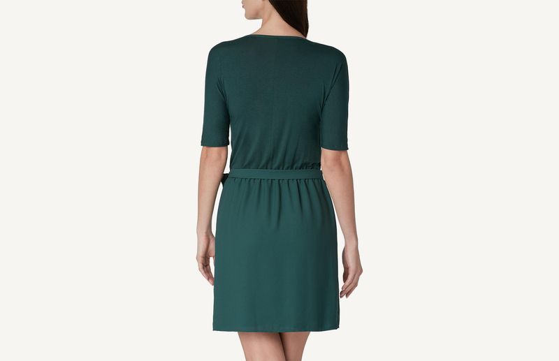 VM100A_7477_2-VESTIDO-EM-VISCOSE-COM-DECOTE-TIPO-CAPUZ