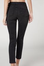 MODP1017_4679_V2_2-JEANS-EM-DENIM-COM-FRANJAS-EM-STRASS