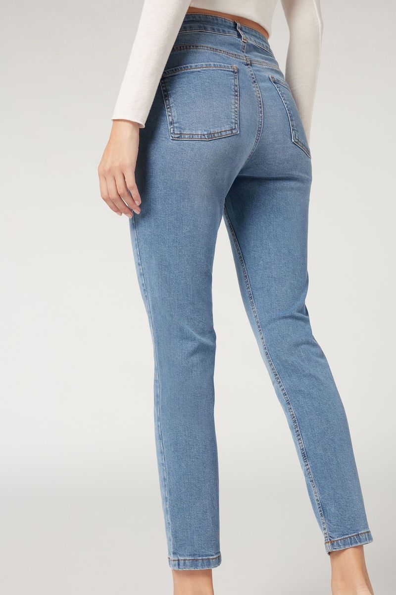 MODP1017_4785_V3_2-JEANS-EM-DENIM-COM-FRANJAS-EM-STRASS