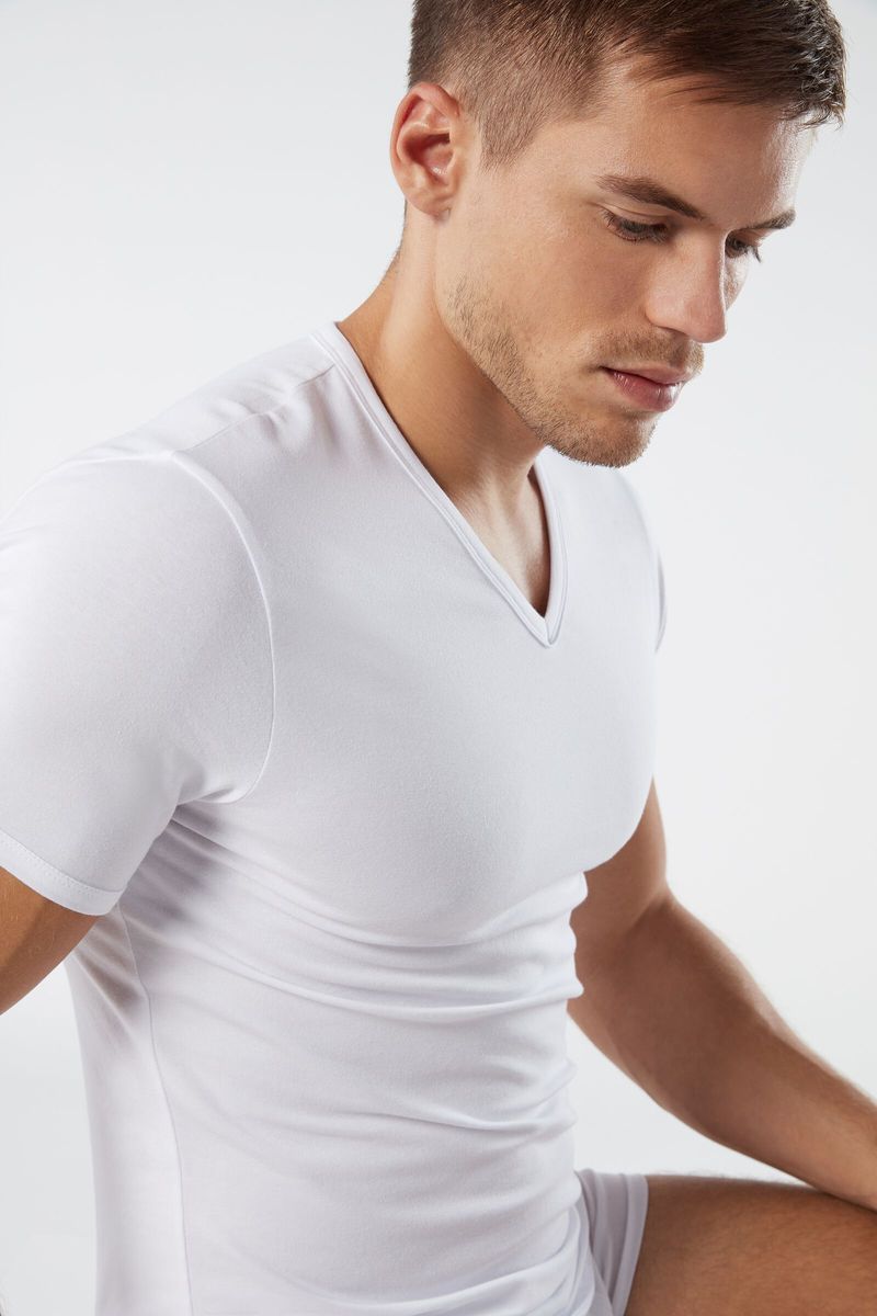 CMU05B_001_1-T-SHIRT-DECOTE-EM-V-EM-ALGODAO-ELASTICIZADO