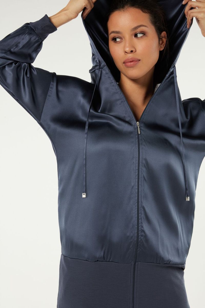 CLD71F_383I_3-CAMISOLA-COM-CAPUZ-EM-SEDA-E-LIOCEL