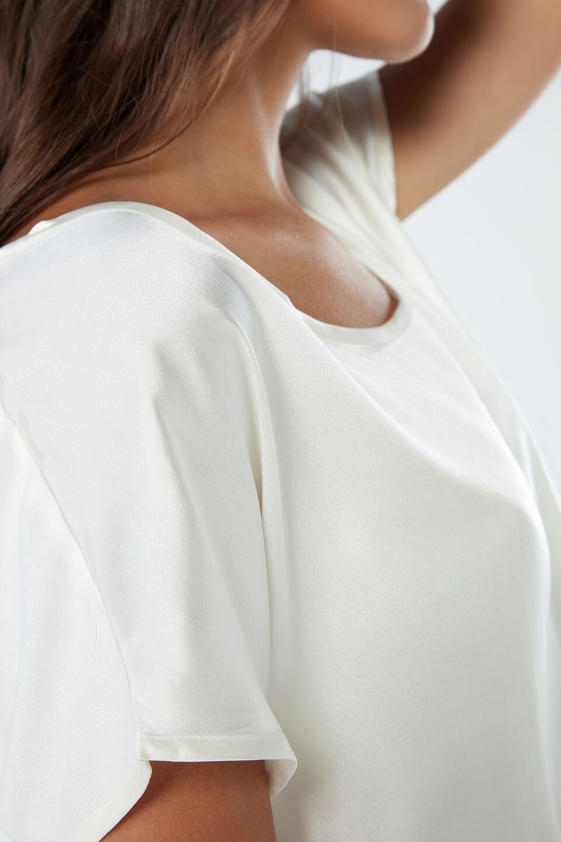 CMD71A_2127_6-CAMISOLA-EM-SEDA-E-MODAL-COM-CORTE-QUIMONO