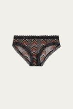 SID1401_495I_10-CUECA-GIRLISH-TWIST
