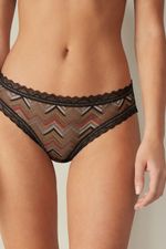 SID1401_495I_3-CUECA-GIRLISH-TWIST