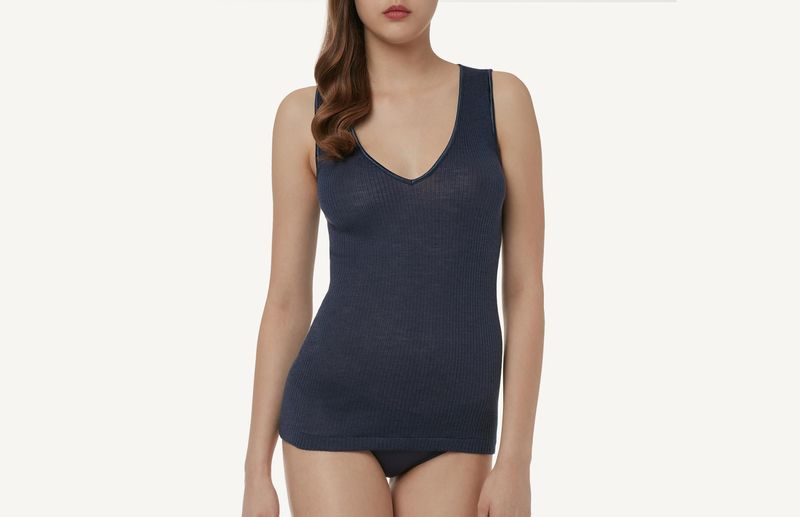 CGD49A_3094_1-CAMISOLA-INTERIOR-LA-E-SEDA-COM-DECOTE-V-DE-CETIM