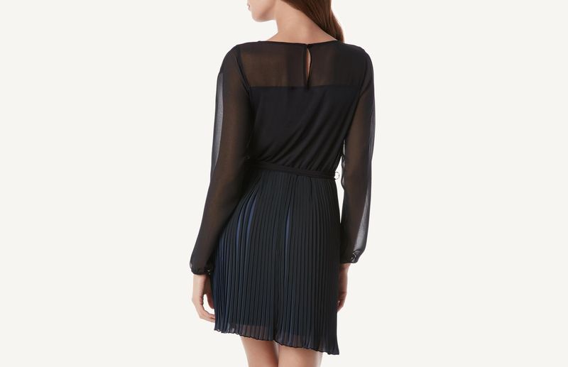 CL102E_6426_2-VESTIDO-DE-GEORGETE-E-PLISSADO-BICOLOR