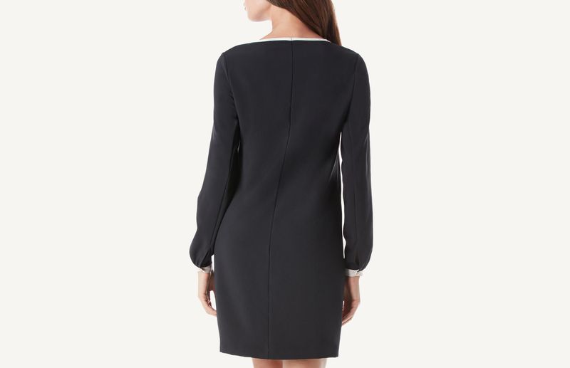 CL106H_3532_2-VESTIDO-EM-CREPE-COM-PERFIS-DE-COR-CONTRASTANTE