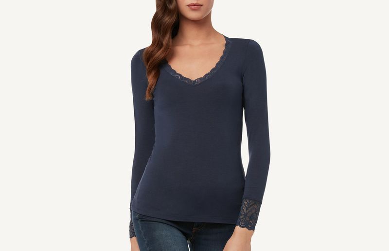 CLD59V_3094_1-CAMISOLA-DE-MANGA-COMPRIDA-EM-MODAL-COM-APLICACOES-EM-RENDA