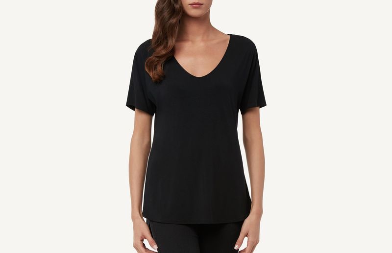 CM111F_019_1-CAMISOLA-DE-MANGA-CURTA-EM-MODAL-COM-DECOTE-EM-V