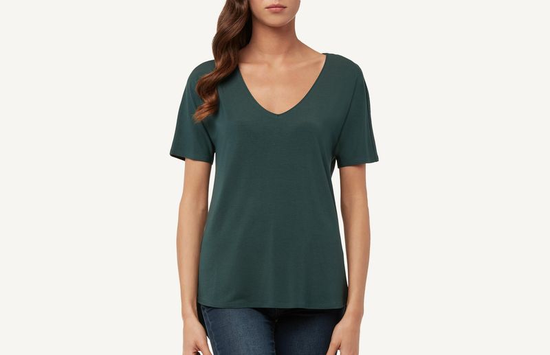 CM111F_7477_1-CAMISOLA-DE-MANGA-CURTA-EM-MODAL-COM-DECOTE-EM-V