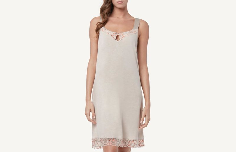 PCN5EA_2280_1-CAMISA-DE-NOITE-COM-DETALHES-DE-RENDA-E-SEDA