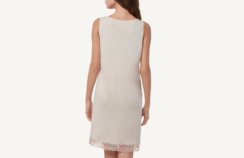 PCN5EA_2280_2-CAMISA-DE-NOITE-COM-DETALHES-DE-RENDA-E-SEDA