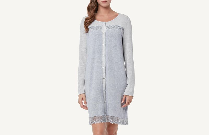 PCN743_6704_1-CAMISA-DE-NOITE-ABERTA-COM-APLICACOES-DE-RENDA