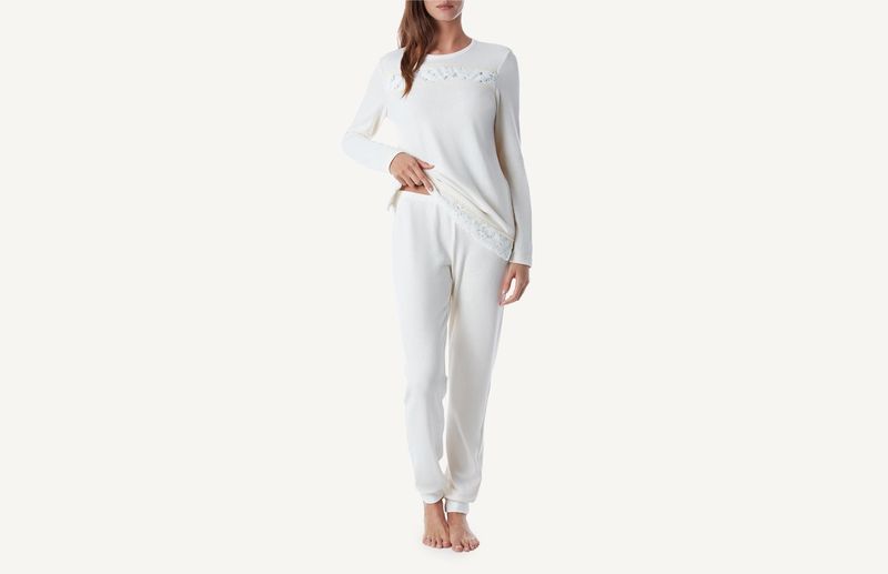 PLD728_2975_1-PIJAMA-COMPRIDO-COM-APLICACOES-PERFURADAS
