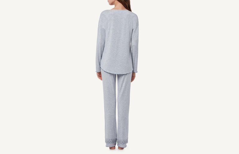 PLD743_6702_2-PIJAMA-COMPRIDO-COM-RENDA-CARRE