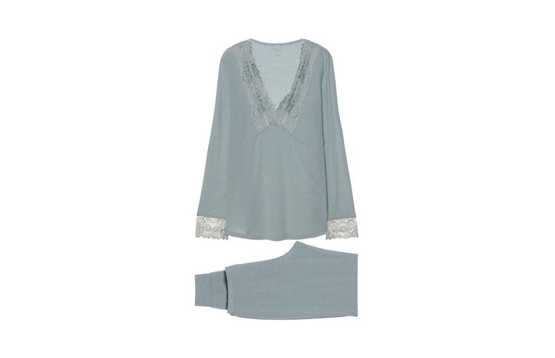 PLD747_6679_10-PIJAMA-COMPRIDO-COM-APLICACOES-DE-RENDA