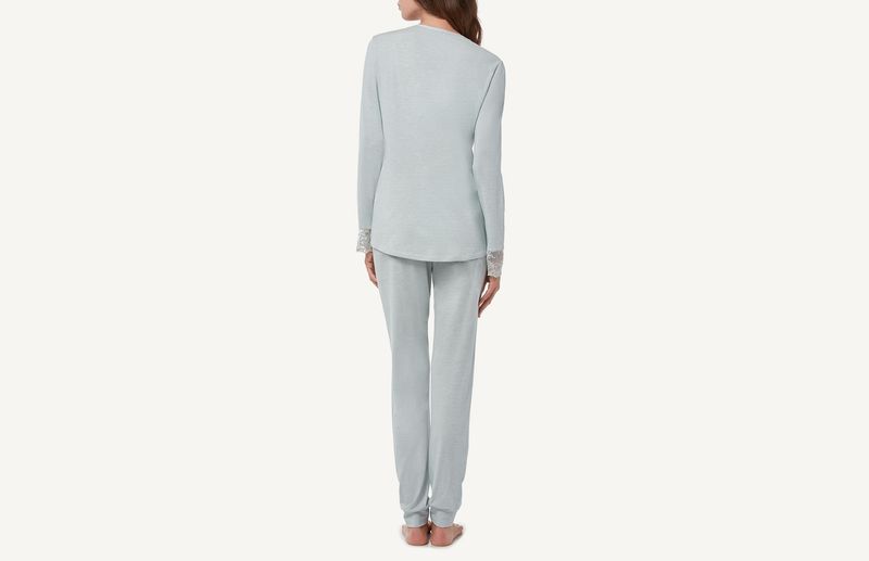 PLD747_6679_2-PIJAMA-COMPRIDO-COM-APLICACOES-DE-RENDA