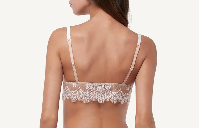 RSD1235_6672_2-SUTIA-TRIANGULAR-ROMANTIC-LACE