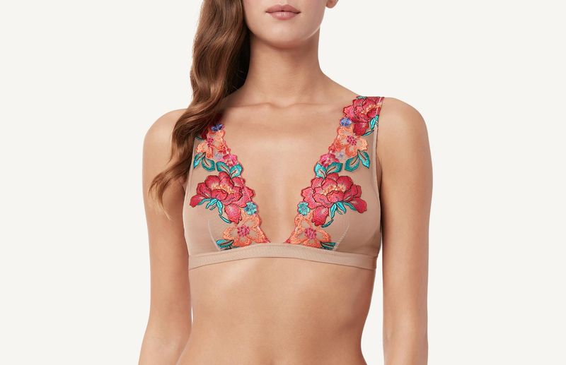RSD1242_044_1-SOUTIEN-TRIANGULAR-FLORAL-EMBROIDERY