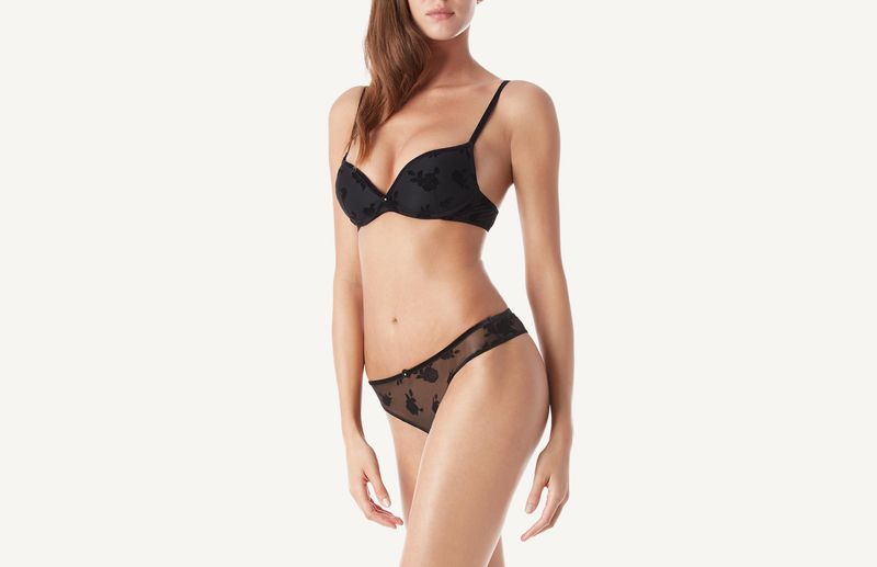 SBD1226_019_4-BRASILEIRA-EM-REDE-DE-TULE-ROSE-FLOCK