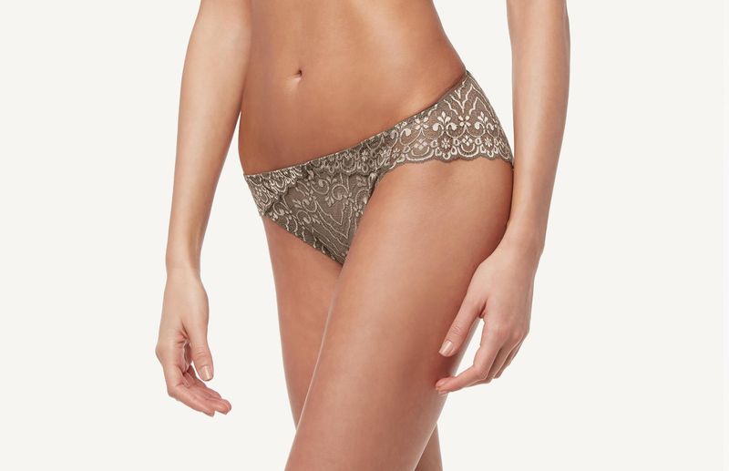 SI89P1_7215_1-CUECA-EM-RENDA-DE-CINTURA-DESCIDA