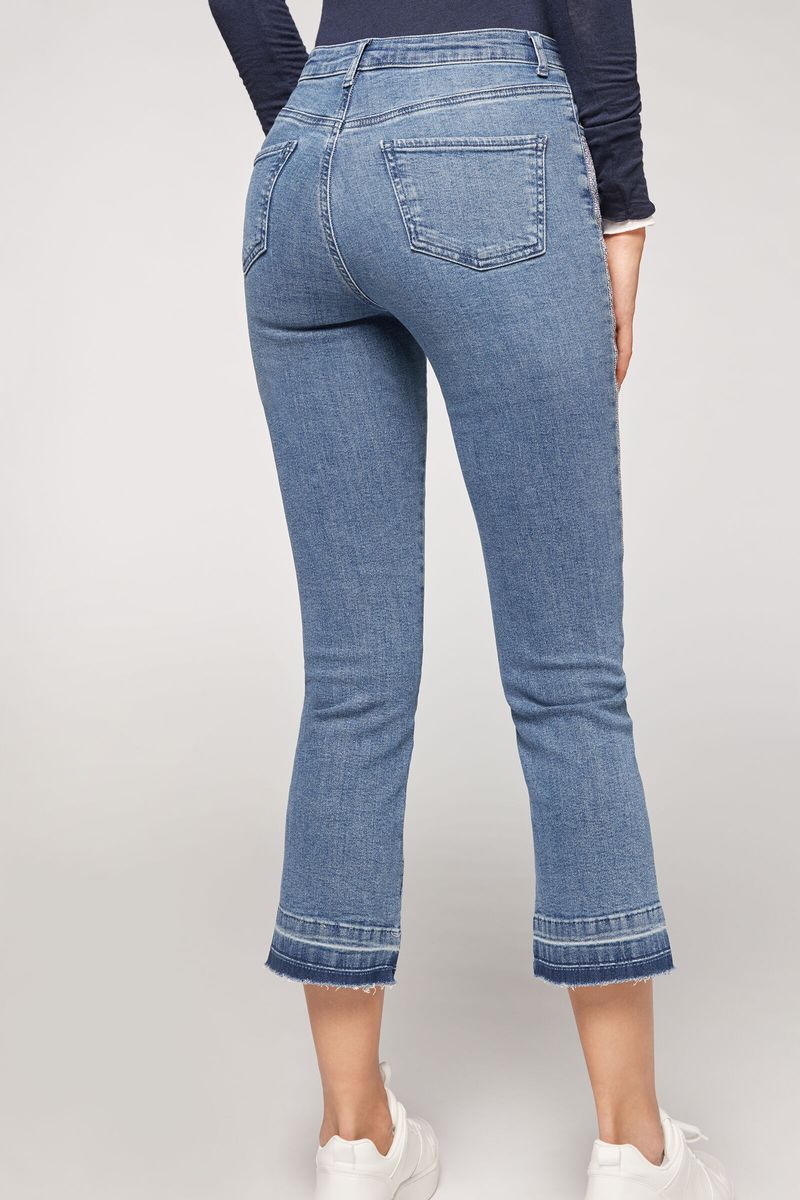 MODP1059_4792_V3_2-JEANS-CROPPED-FLARE-COM-STRASS