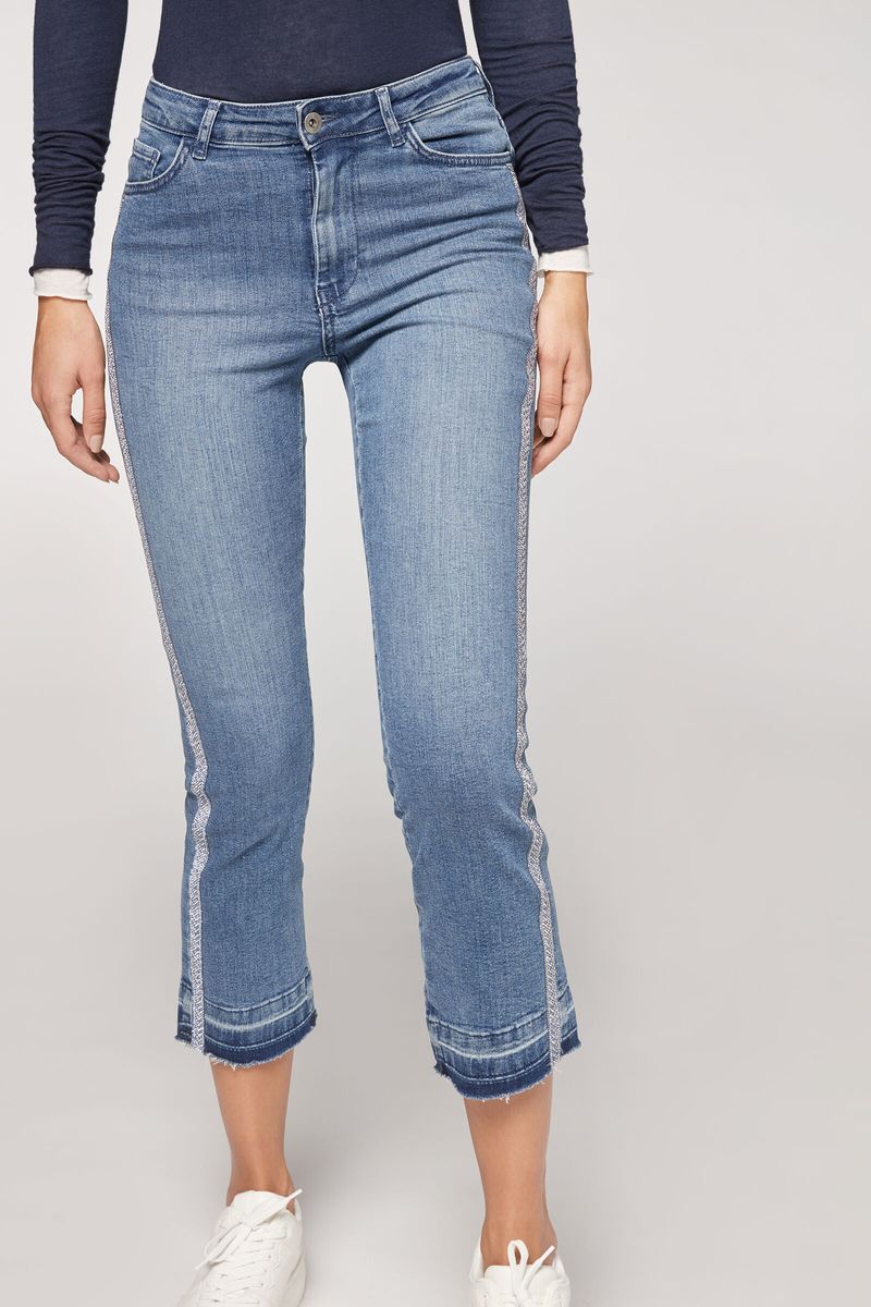 MODP1059_4792_V3_3-JEANS-CROPPED-FLARE-COM-STRASS