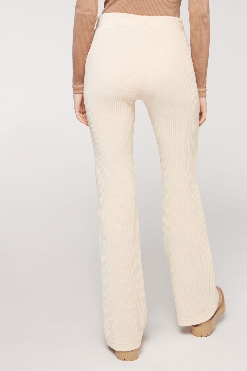 MODP1065_006_V2_2-LEGGINGS-FLARE-EM-VELUDO