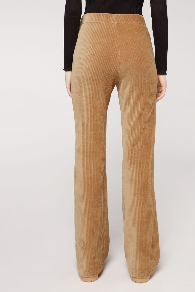 MODP1065_390C_2-LEGGINGS-FLARE-EM-VELUDO