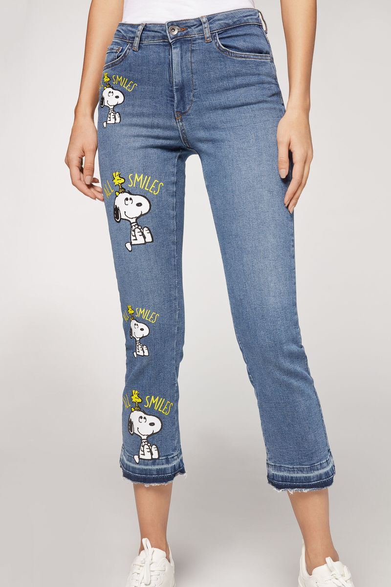 MODP1070_4929_V2_3-JEANS-CROPPED-FLARE-SNOOPY