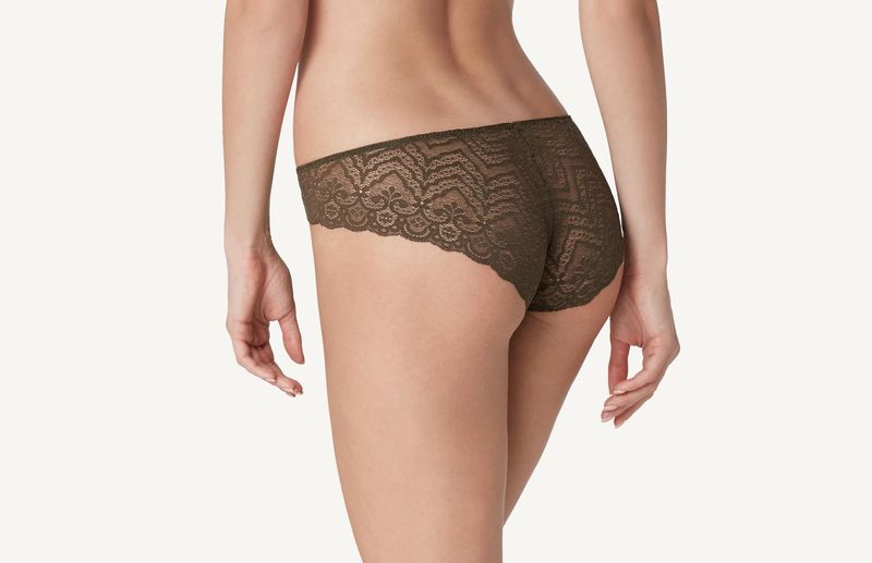 SI89P1_7660_2-CUECA-EM-RENDA-DE-CINTURA-DESCIDA