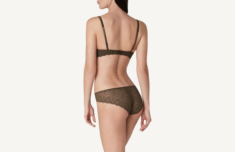 SI89P1_7660_4-CUECA-EM-RENDA-DE-CINTURA-DESCIDA