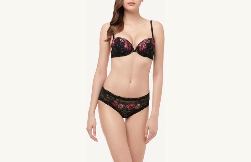 SID1265_019_3-CUECA-MODERN-ROMANTIC