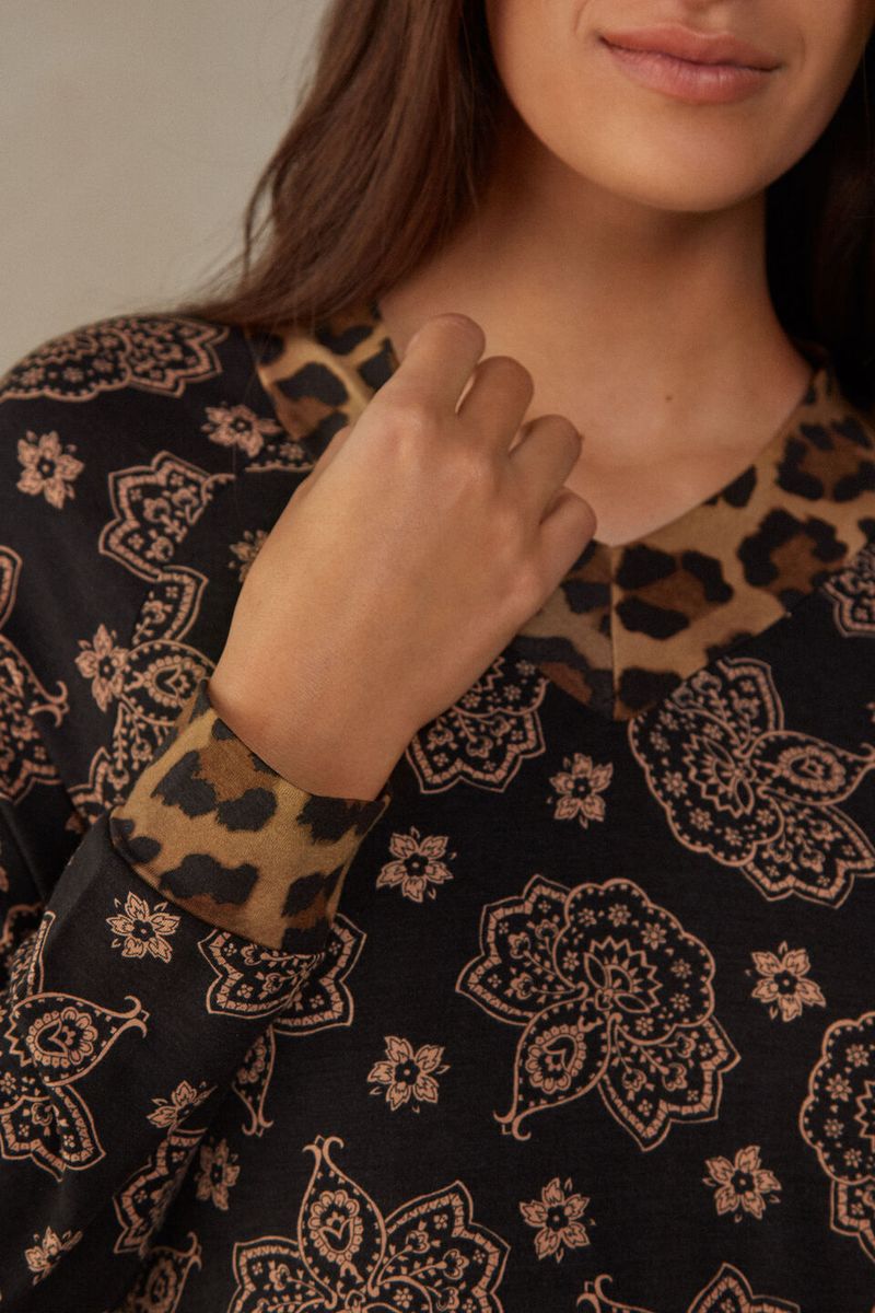 CL2477B_146J_6-CAMISOLA-DE-MANGA-COMPRIDA-EM-MODAL-LADY-ANIMALIER