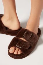 DC0449_9520_3-PANTUFAS-EM-PELUCIA-ABERTAS-COM-FIVELAS
