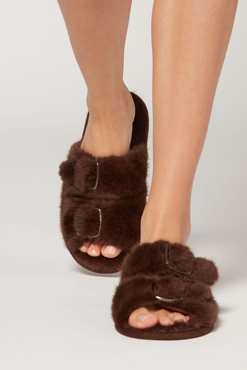 DC0449_9520_6-PANTUFAS-EM-PELUCIA-ABERTAS-COM-FIVELAS