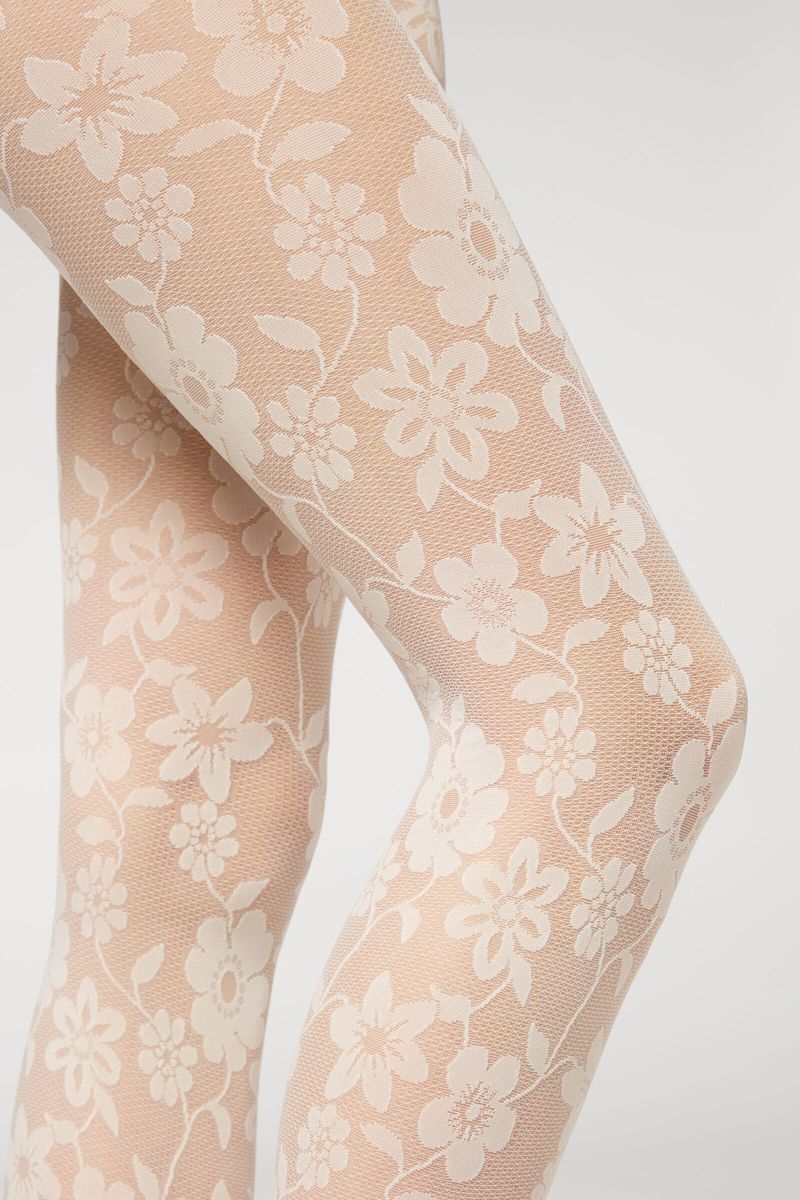 MODC1947_5240_V3_6-COLLANTS-EM-TULE-COM-PADRAO-DE-RAMAGEM-FLORAL