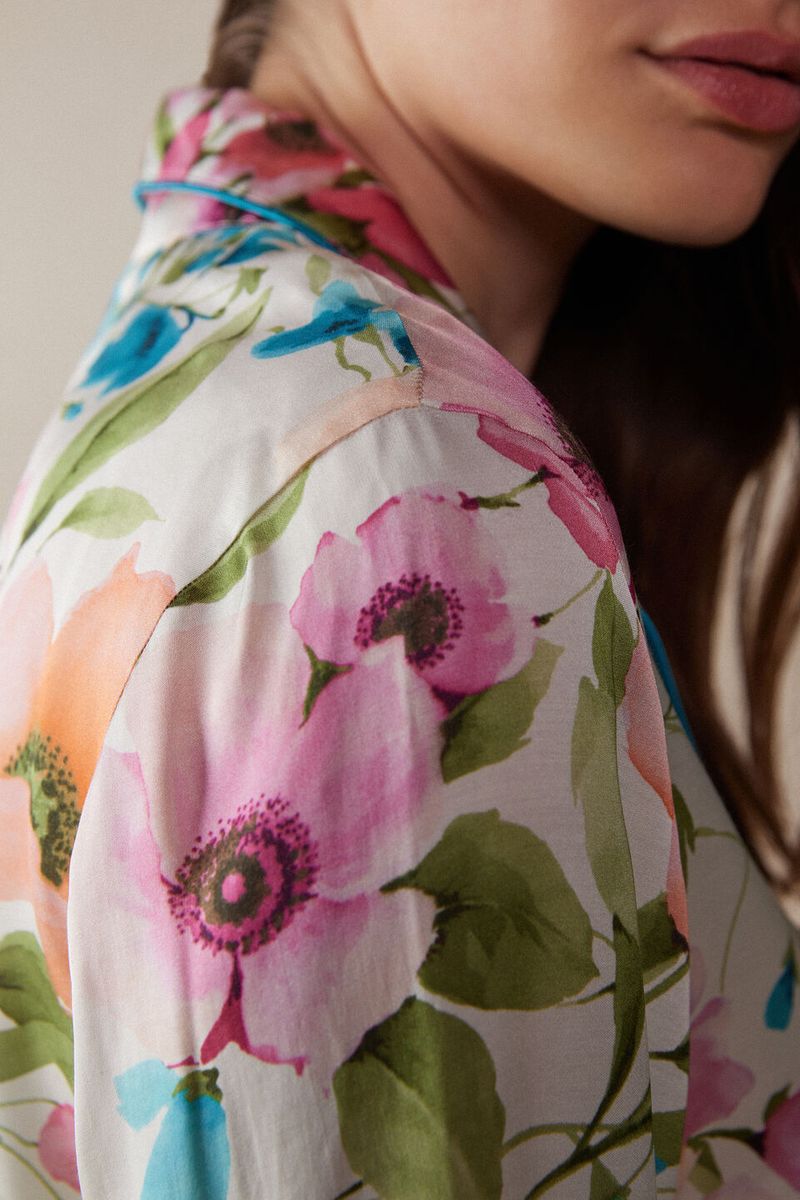 CLD912A_228J_6-CAMISOLA-ABERTA-A-FRENTE-EM-CETIM-BOTANICAL-LYRICS