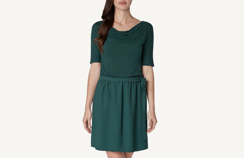 VM100A_7477_1-VESTIDO-EM-VISCOSE-COM-DECOTE-TIPO-CAPUZ