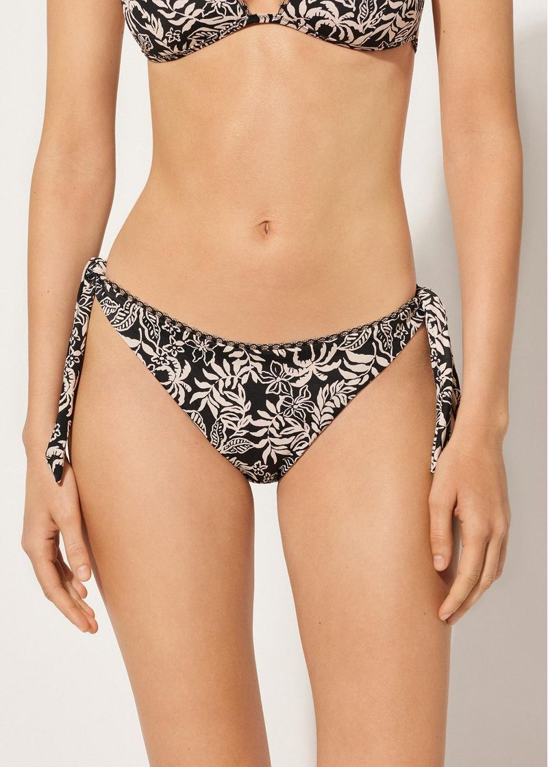 0SBF1809_893C_3-CALCINHA-DE-BIQUINI-BRASILEIRA-COM-LACOS-BOTANIC-BLACK-AND-WHITE