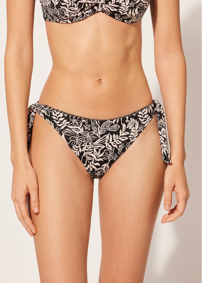 0SNF1809_893C_3-CALCINHA-DE-BIQUINI-COM-LACOS-BOTANIC-BLACK-AND-WHITE