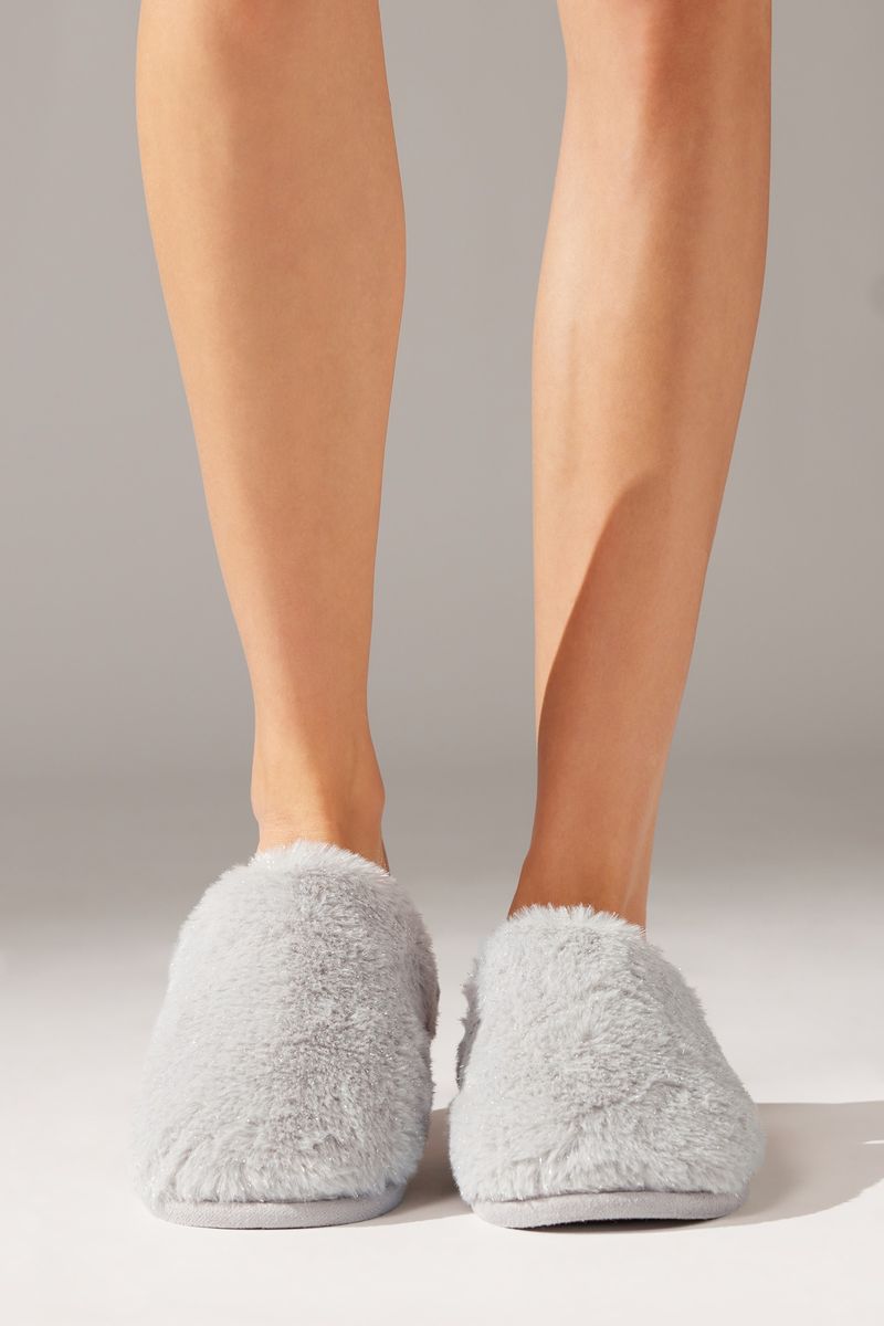 DC0494_9946-V2_3_wear-front_Pantufa-Em-Pelucia