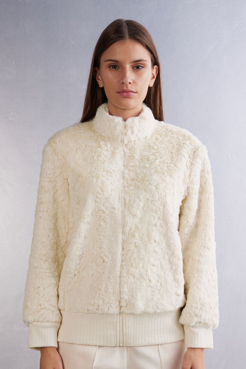PVD919_468J_3-BOMBER-EM-PELUCIA-SNOWING-AROUND