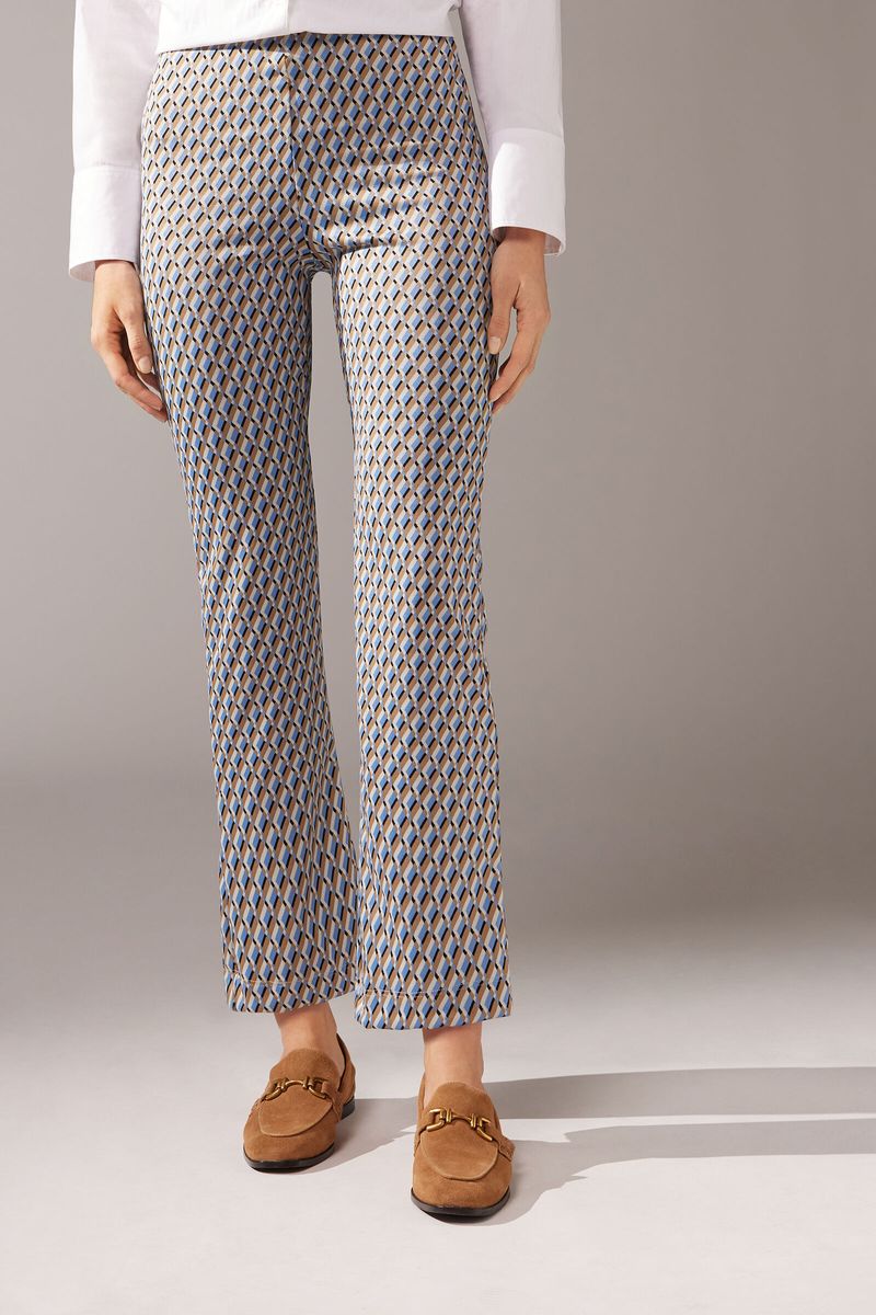MODP1206_847C_1-LEGGINGS-A-BOCA-DE-SINO-CROPPED-COM-PADRAO-GEOMETRICO
