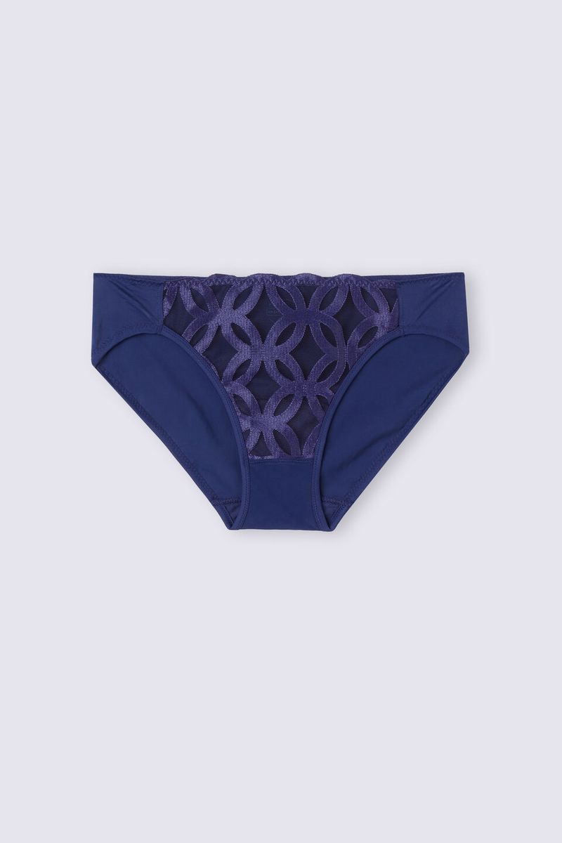 SID2530_539J_10-CUECAS-CRAFTED-ELEGANCE