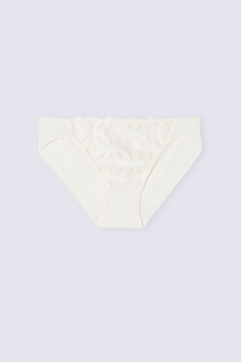 SID2530_2127_10-CUECAS-CRAFTED-ELEGANCE